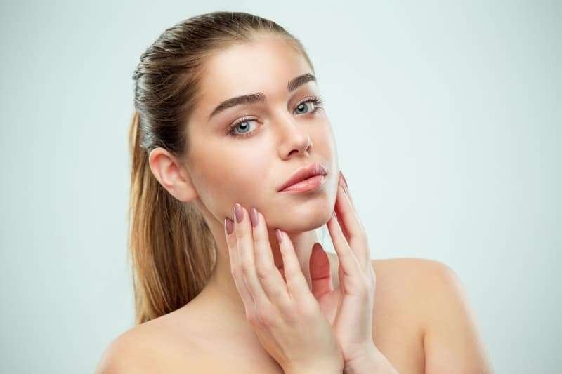 Consulta Dermatológica para una Piel Clara y Saludable