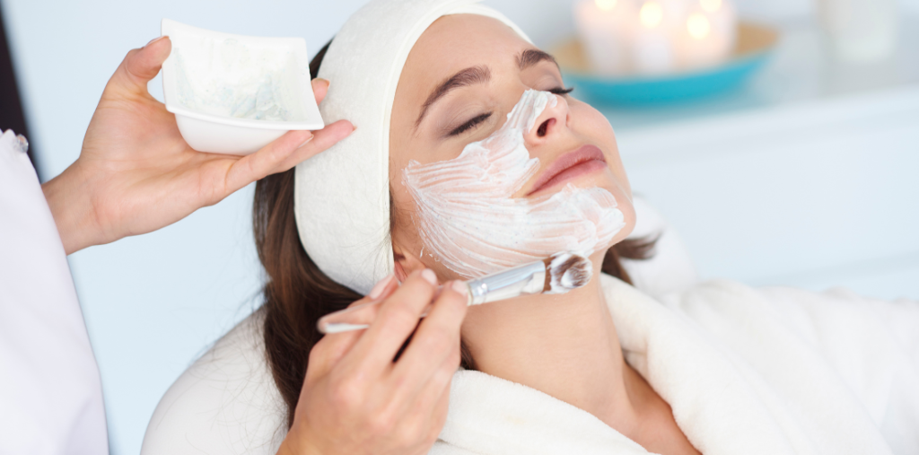 Beneficios de los Tratamientos Faciales Personalizados para una Piel Radiante
